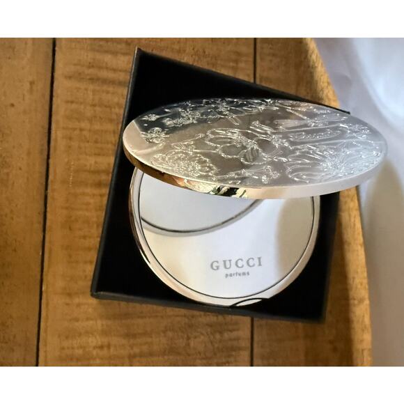 Gucci Flora Compact Mirror Floral Embossed Dragonfly Design with Box Parfume GWP - Picture 4 of 7
